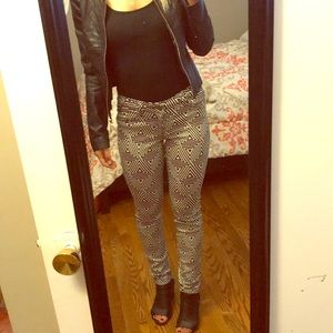 Grane Jeans. Black and white geometric print